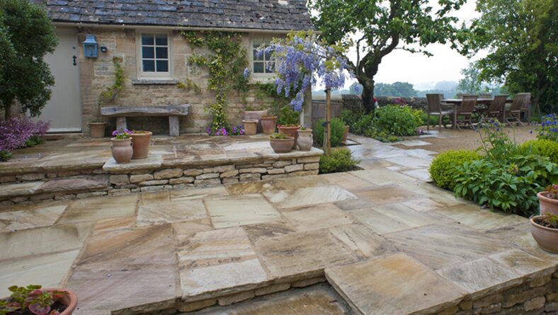 Cottage garden in the Cotswolds, Justin Spink garden design