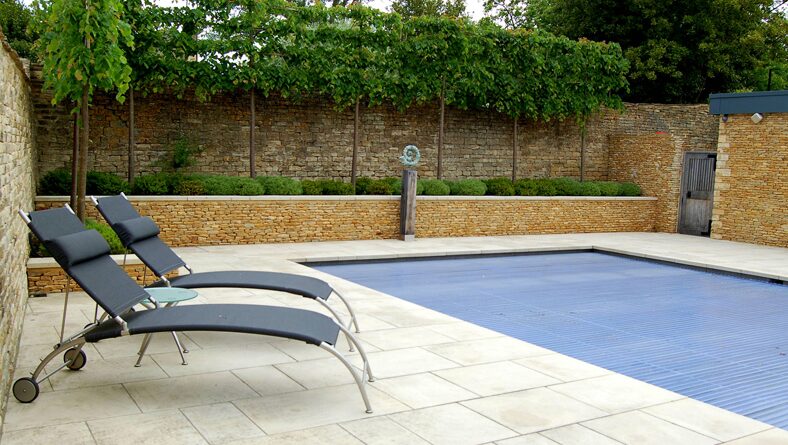 Garden near the Thames, photograph 9 of 12