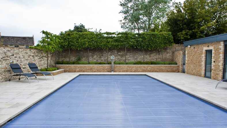 Garden near the Thames, photograph 10 of 12